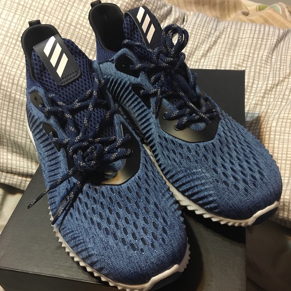 Adidas Women’s Alphabounce Blue size 9 1/2 - Picture 1 of 2